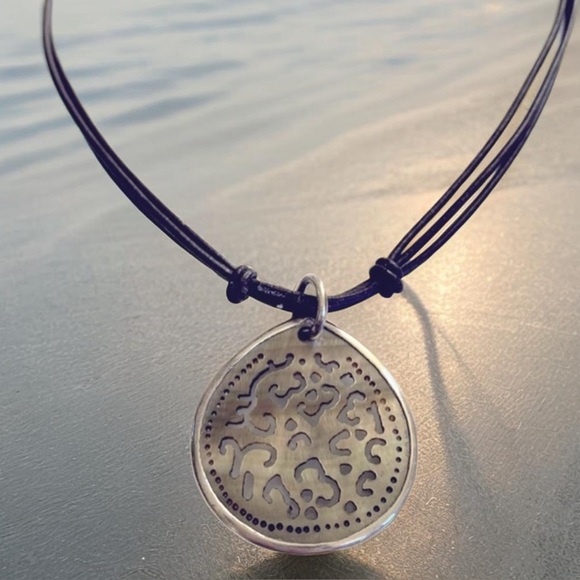 Silpada Carved Abalone a Silver Pendant Necklace N1446 - Picture 3 of 9